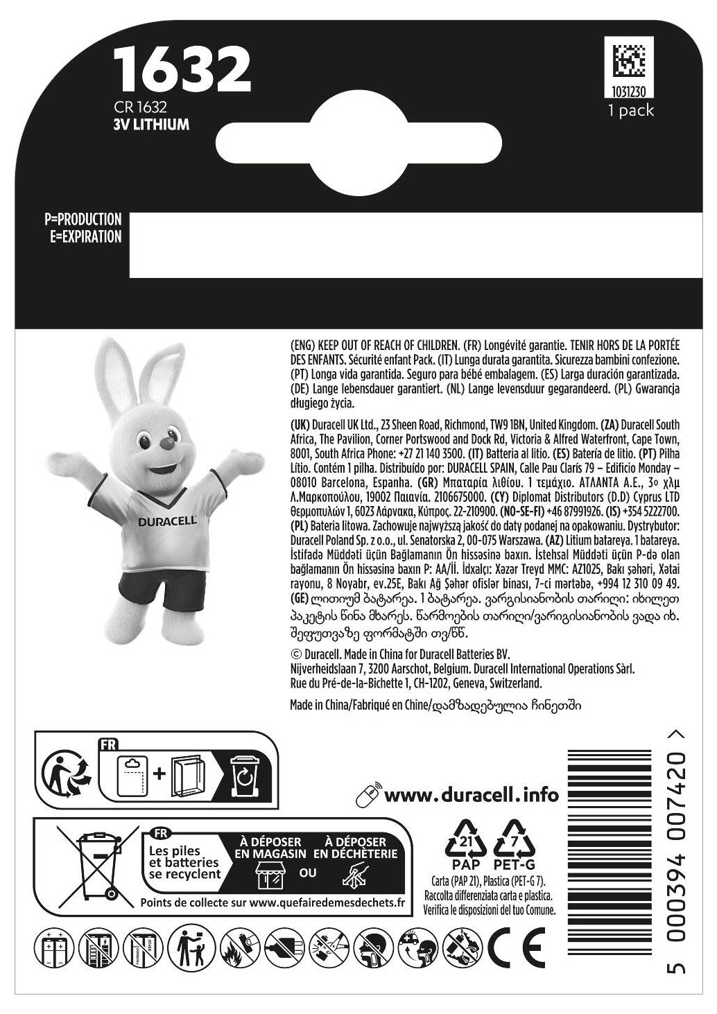 Eine Batterieverpackung mit der Aufschrift „1632 CR 1632 3V Lithium" oben, mit Sicherheitsanweisungen, Recycling-Symbolen und einem Kaninchen-Maskottchen in Cartoon-Form.