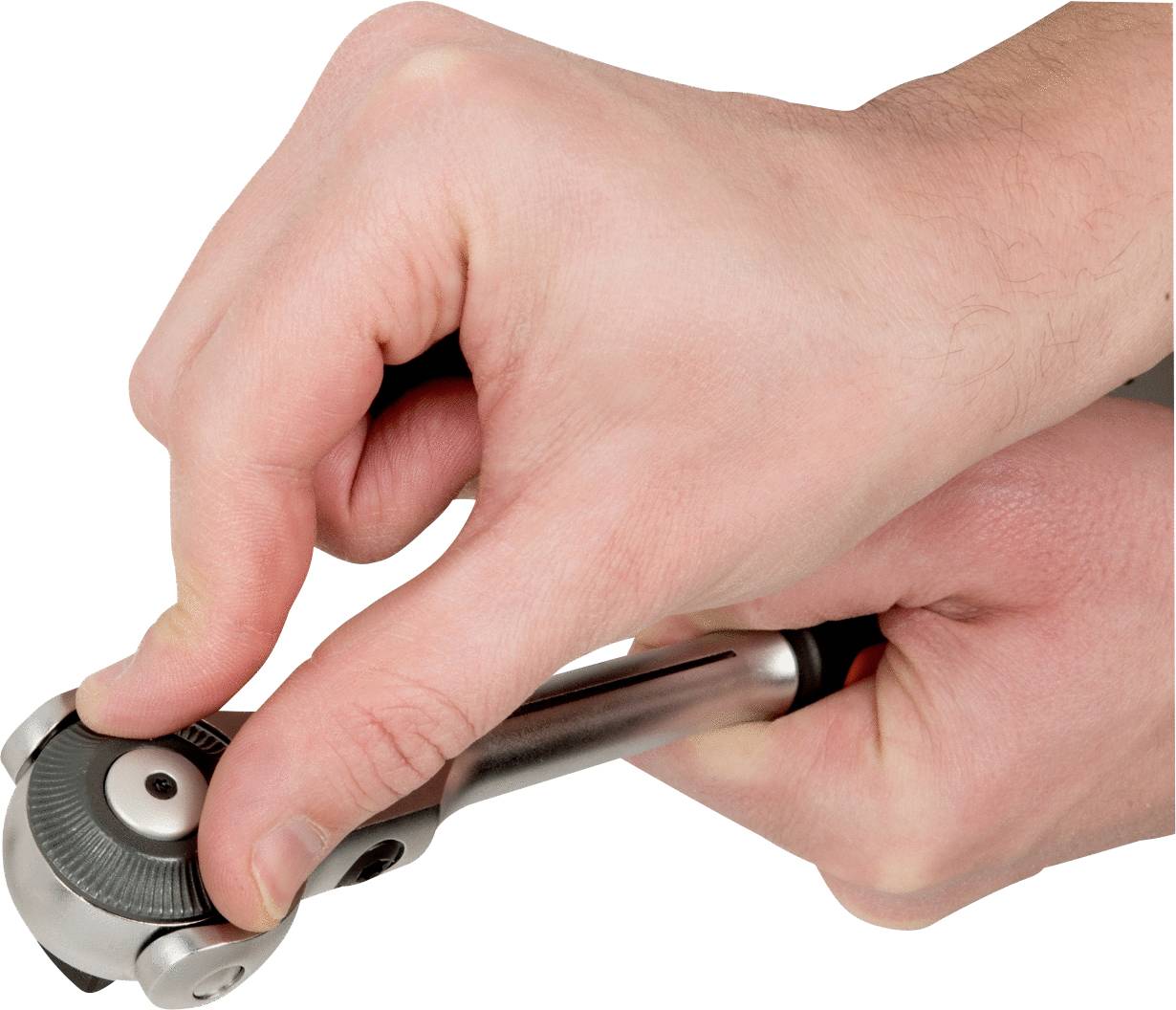 Eine Hand hält ein Ratschenwerkzeug, während die andere Hand den Mechanismus am Kopf dreht.