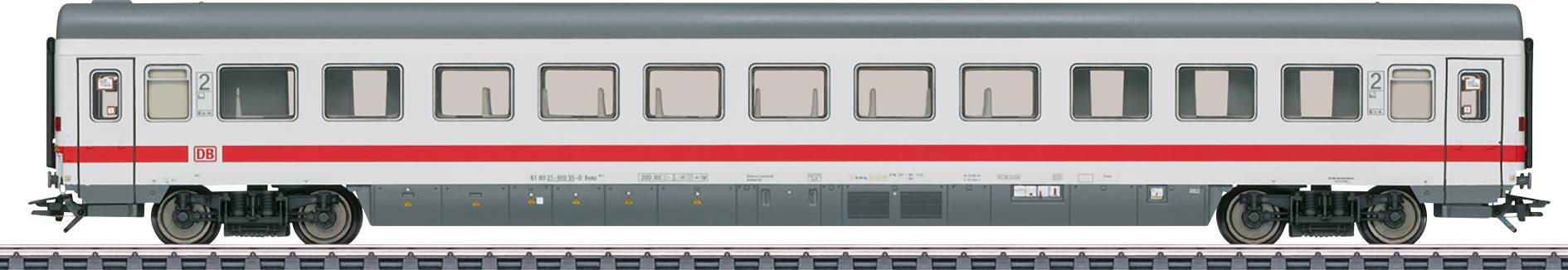 Ein grauer Personenwagen der Deutschen Bahn mit rotem Streifen auf einem Gleis.