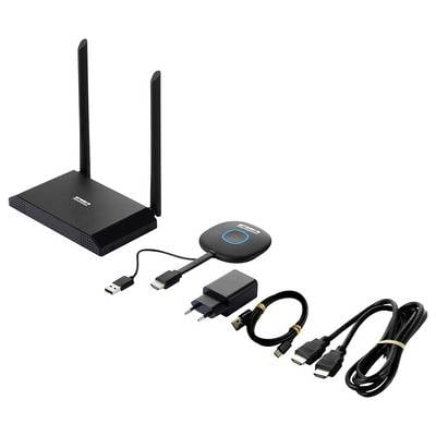 WLAN-Router mit zwei Antennen, ein Empfängergerät, ein Netzteil und diverse Kabel. Komponenten eines kabellosen Übertragungssystems.