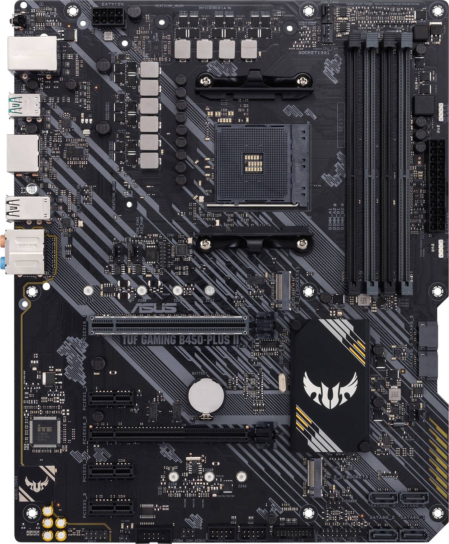 Ein schwarzes Mainboard mit grauen Akzenten, mehreren Steckplätzen und Anschlüssen. Mit Aufschrift 'TUF Gaming B450-Plus'.
