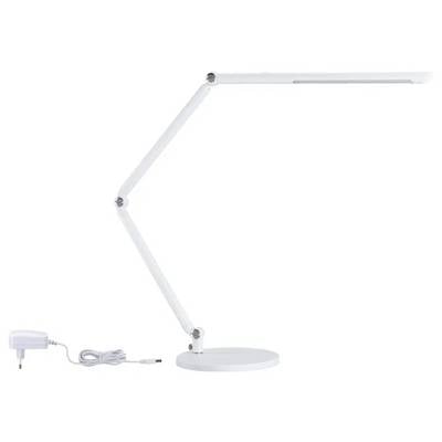 Weiße, moderne Schreibtischlampe mit verstellbarem Arm und flachem Lampenkopf, auf rundem Sockel. Netzteil mit Kabel links.