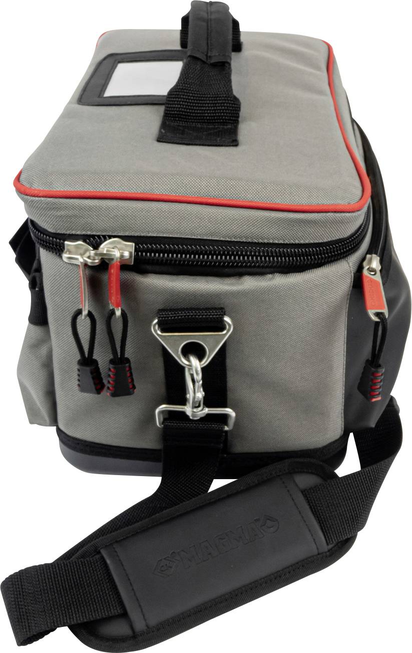 Graue Umhängetasche mit schwarzem Gurt, Reißverschlüssen und roten Akzenten. Geeignet für den Transport oder die Aufbewahrung.