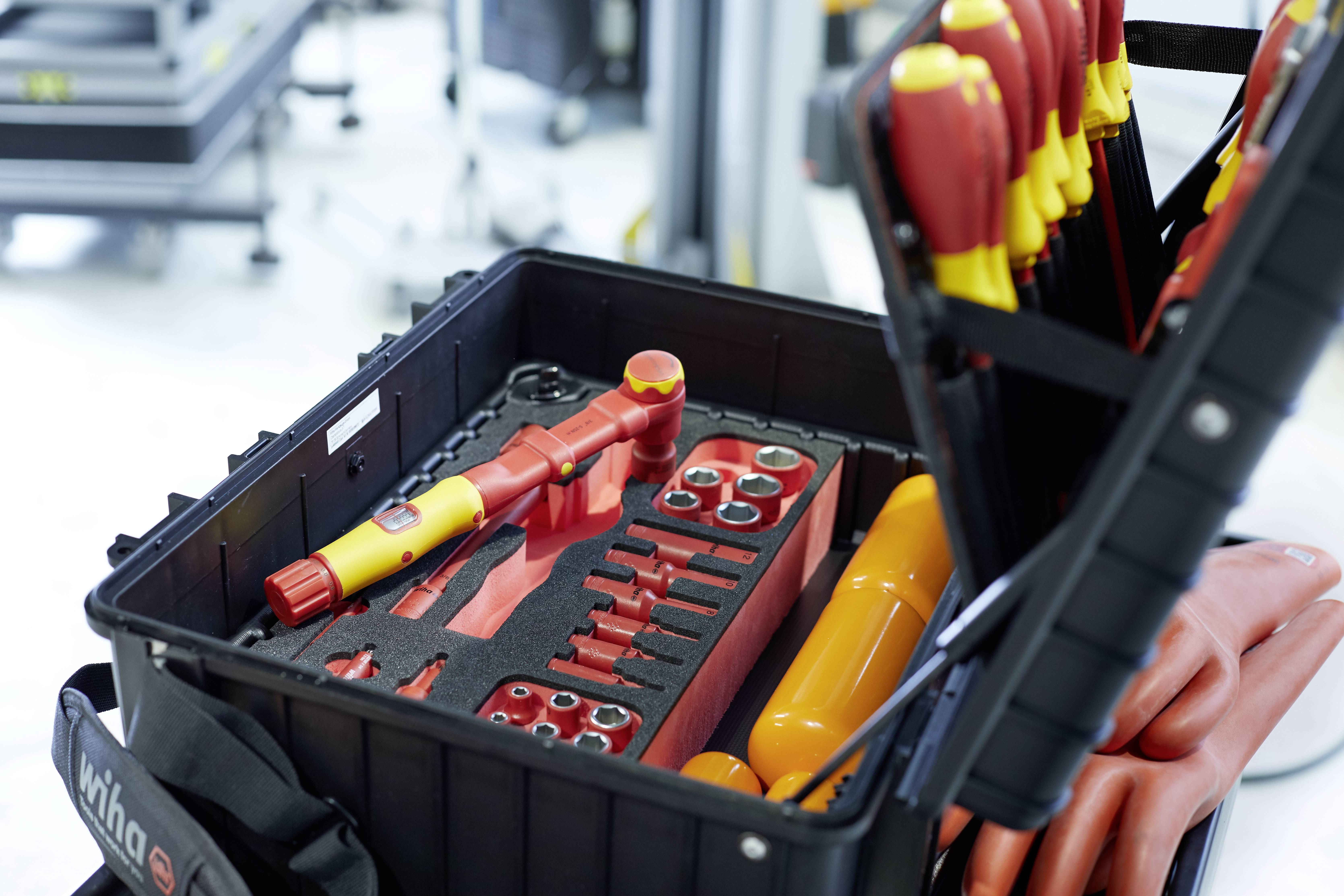 WIHA Werkzeugsortiment XL eMobility 77-teilig im Schutzkoffer-4