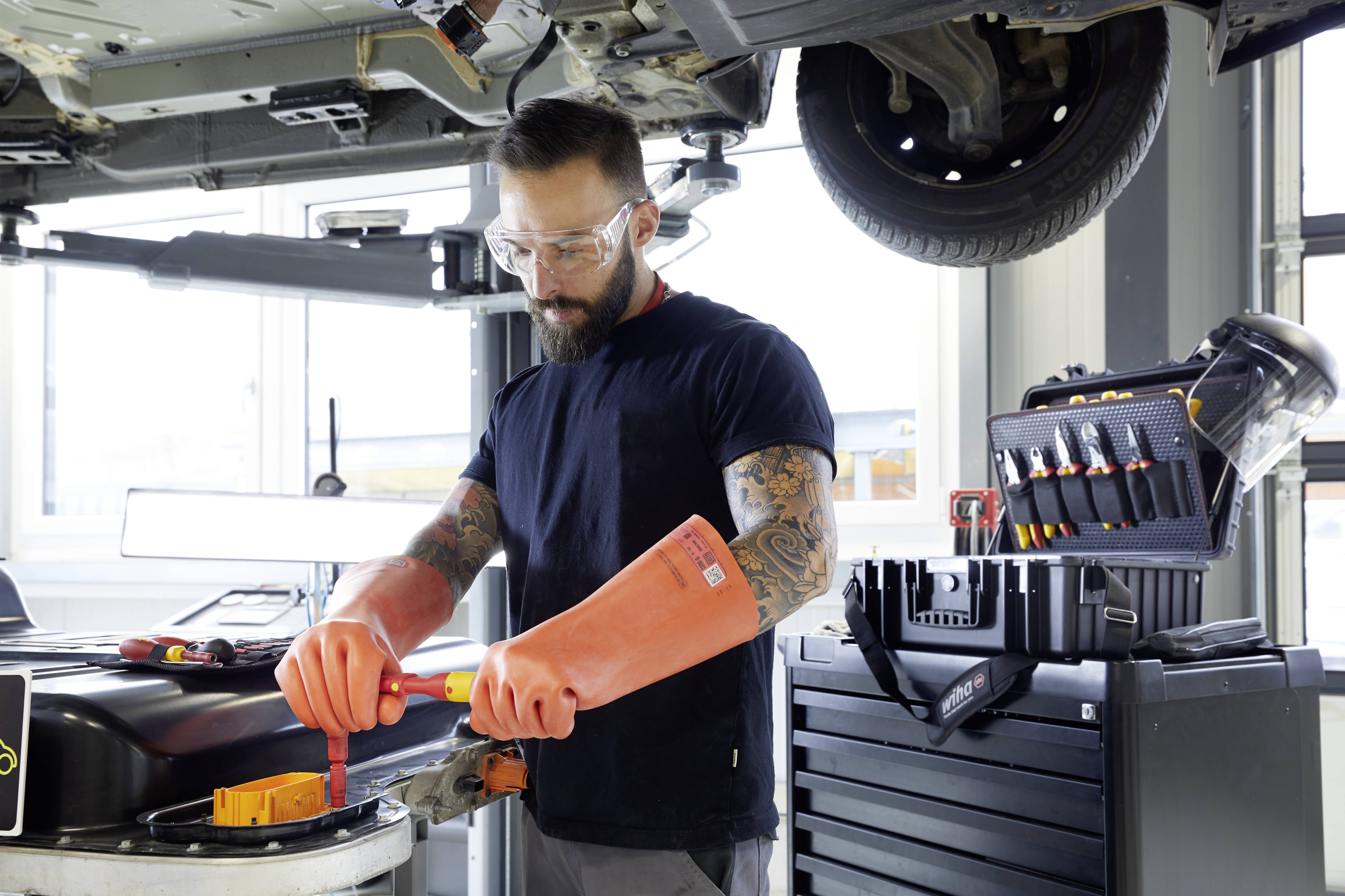 WIHA Werkzeugsortiment XL eMobility 77-teilig im Schutzkoffer-6