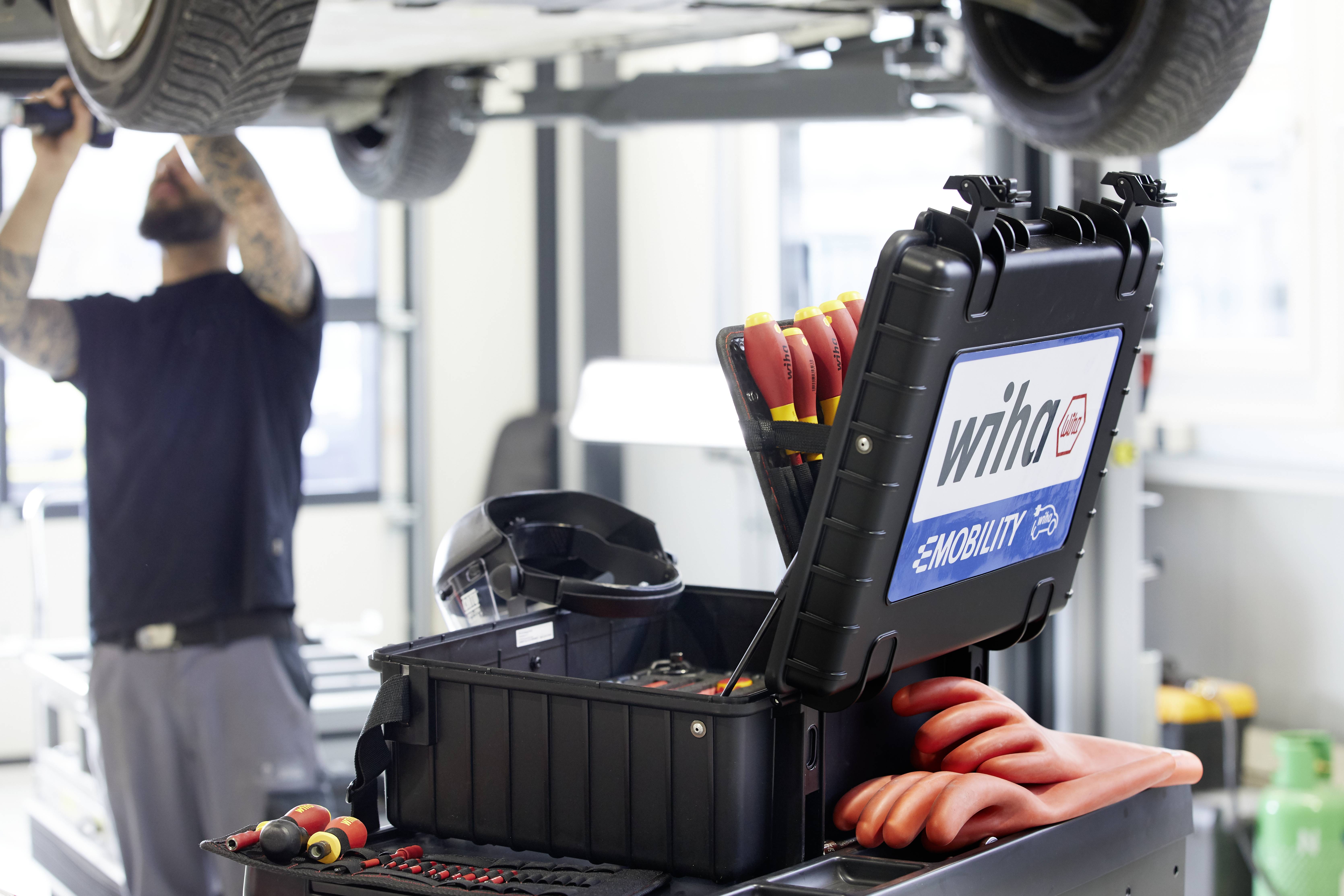 WIHA Werkzeugsortiment XL eMobility 77-teilig im Schutzkoffer-9