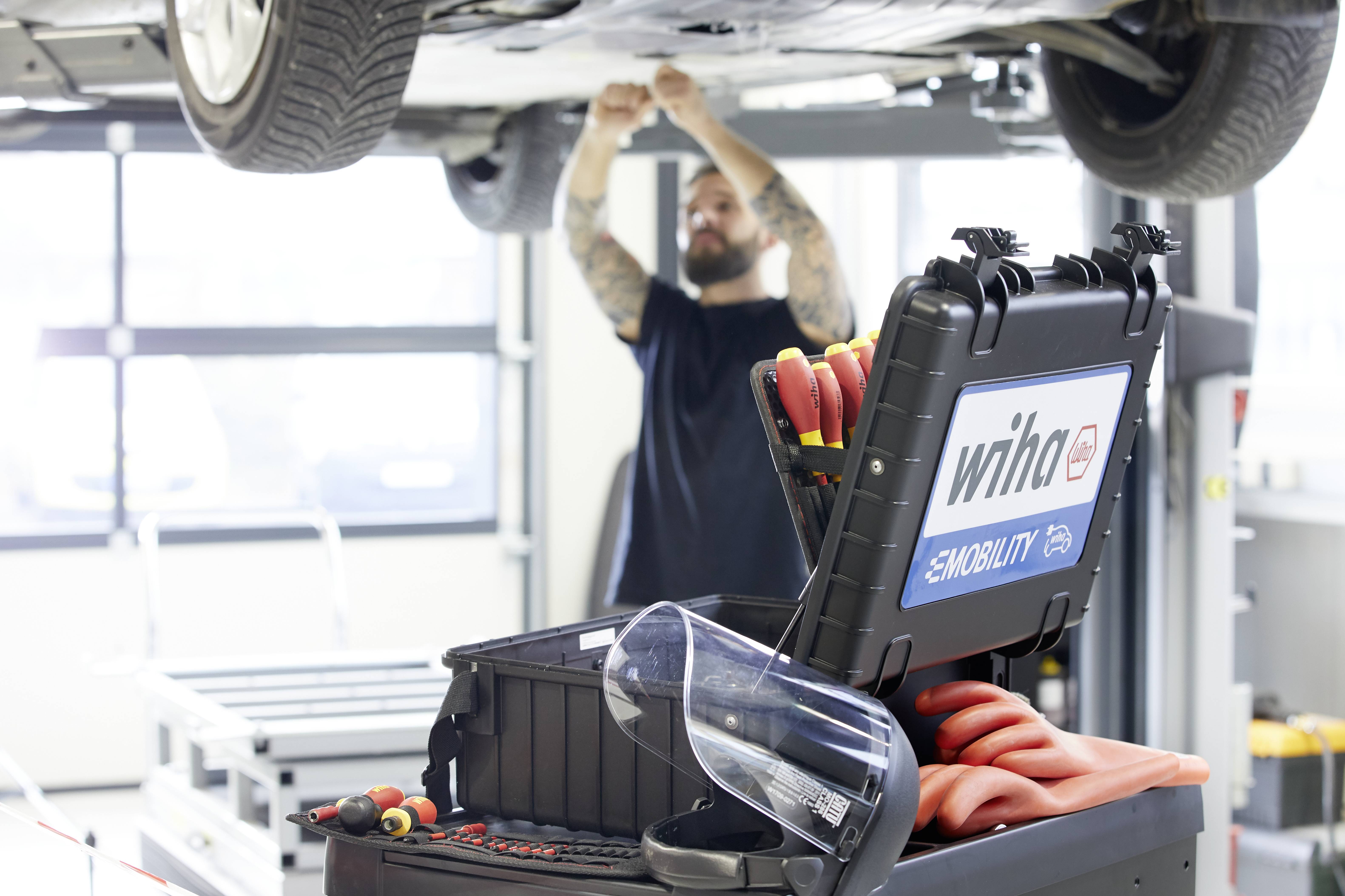 WIHA Werkzeugsortiment XL eMobility 77-teilig im Schutzkoffer-10