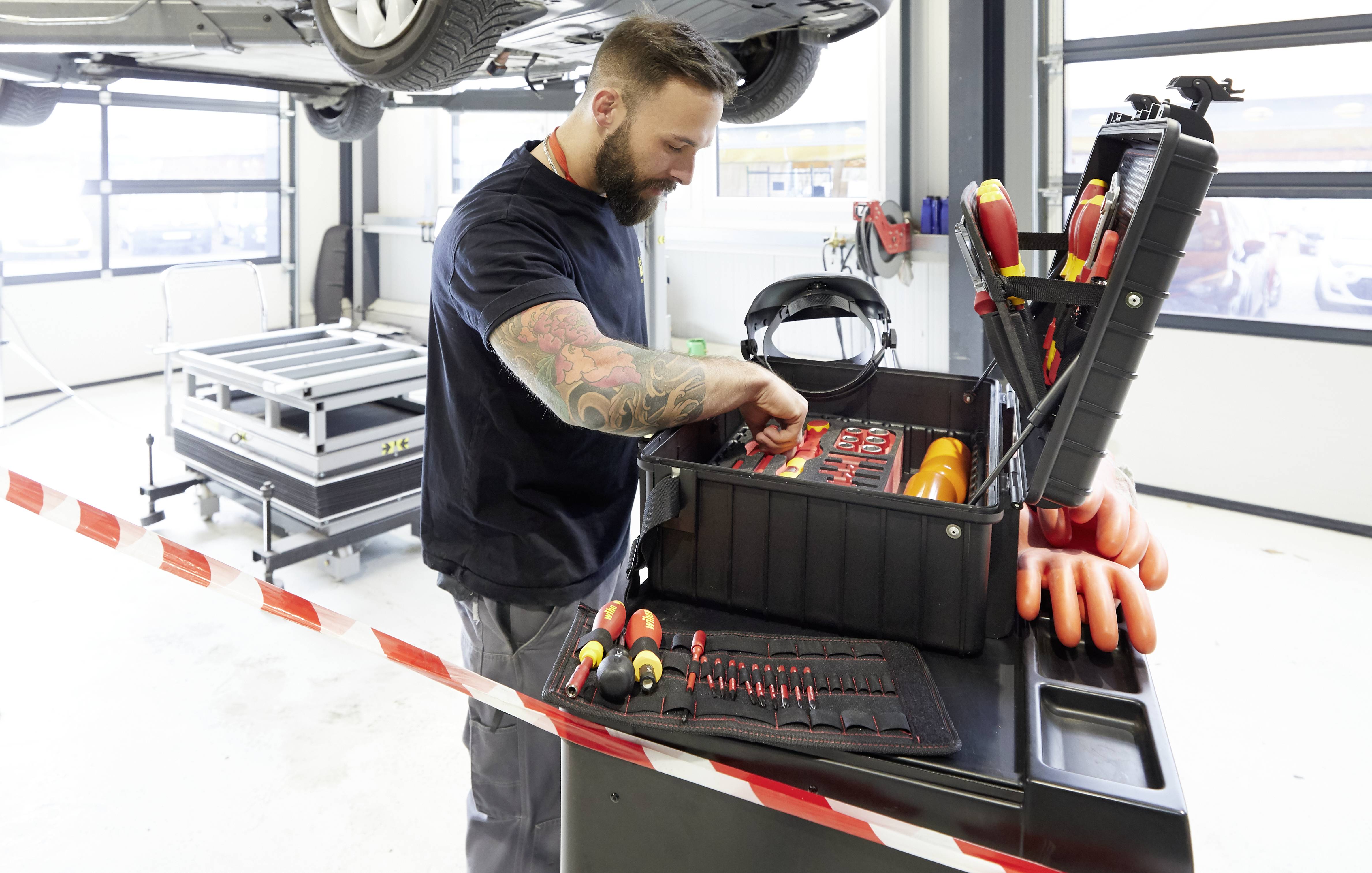 WIHA Werkzeugsortiment XL eMobility 77-teilig im Schutzkoffer-11