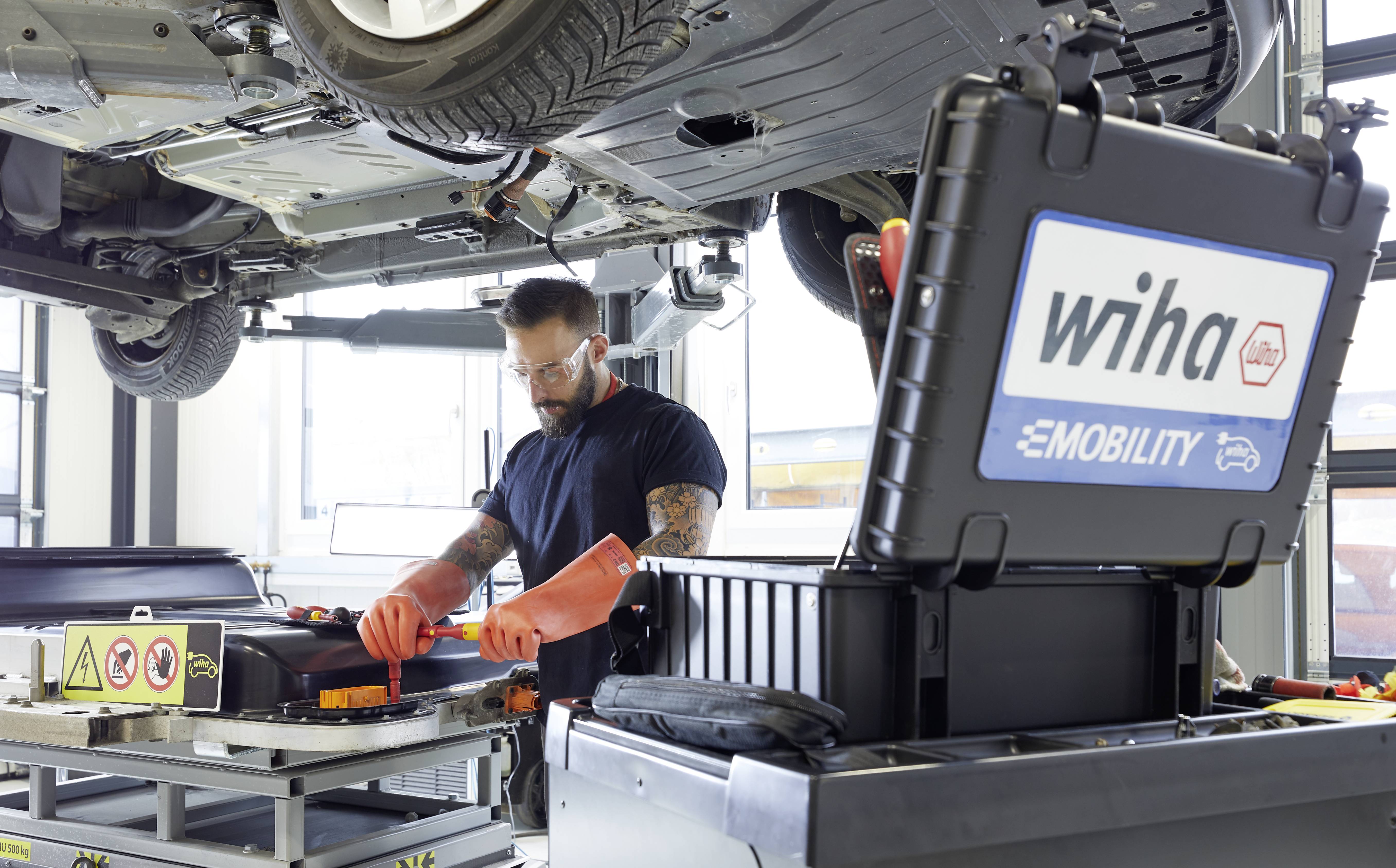 WIHA Werkzeugsortiment XL eMobility 77-teilig im Schutzkoffer-13