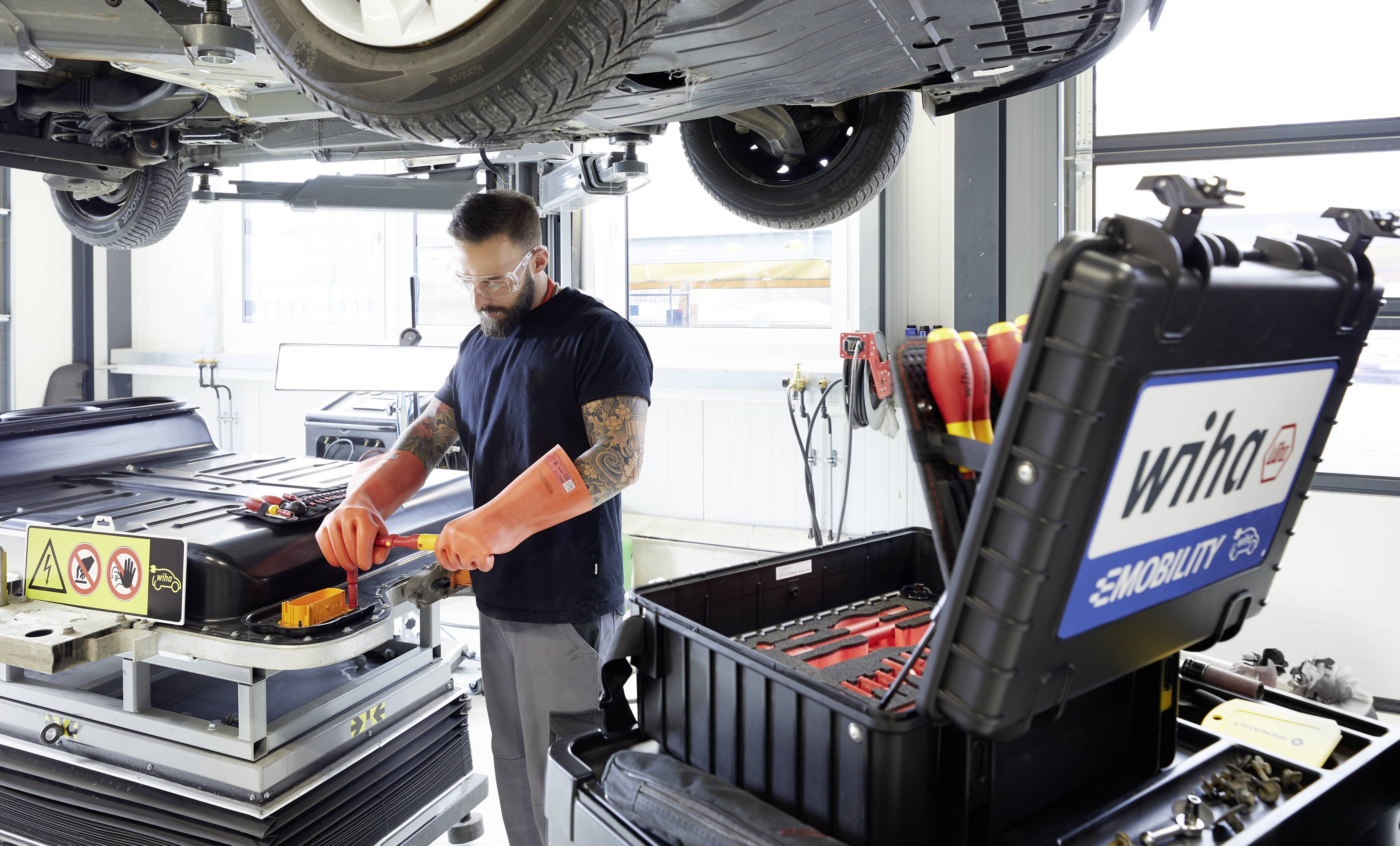 WIHA Werkzeugsortiment XL eMobility 77-teilig im Schutzkoffer-14