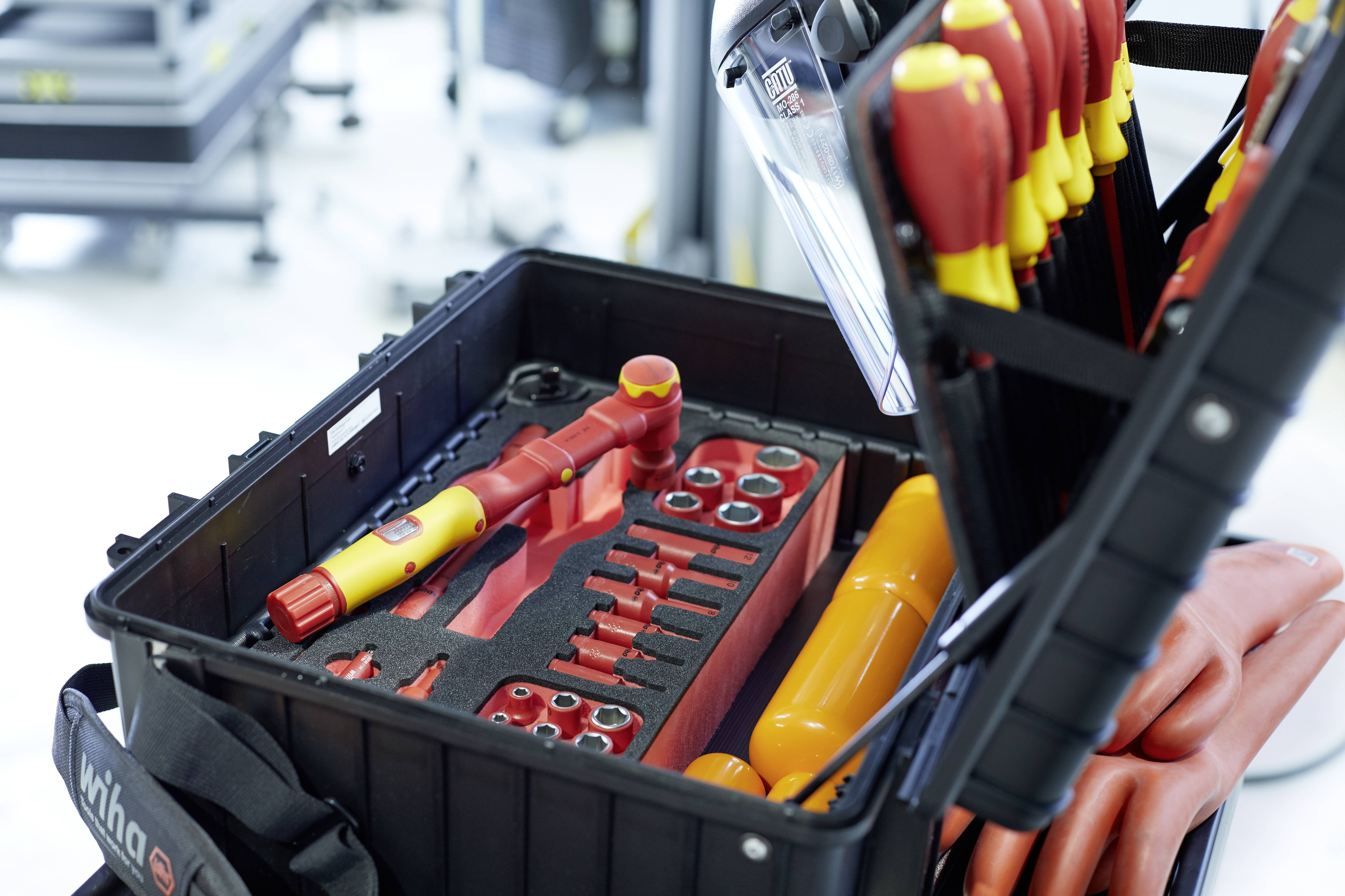 WIHA Werkzeugsortiment XL eMobility 77-teilig im Schutzkoffer-17