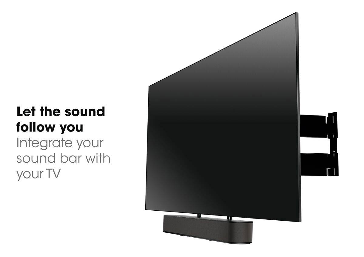 Ein Flachbildfernseher an der Wand mit einer Soundbar darunter. Text: 'Let the sound follow you. Integrate your sound bar with your TV.'