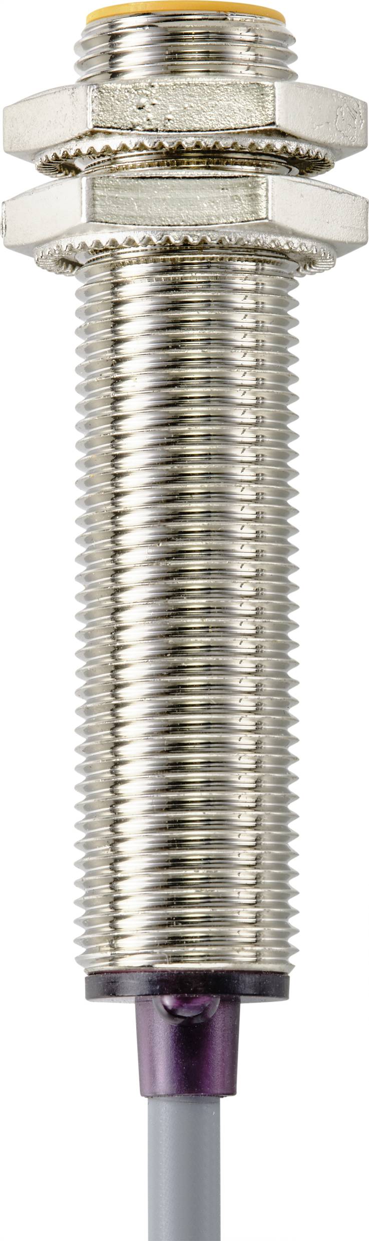 Zylindrischer Näherungssensor aus Metall mit Gewinde zur Befestigung, Kabelanschluss am Ende, verwendet in automatisierter Erkennung.