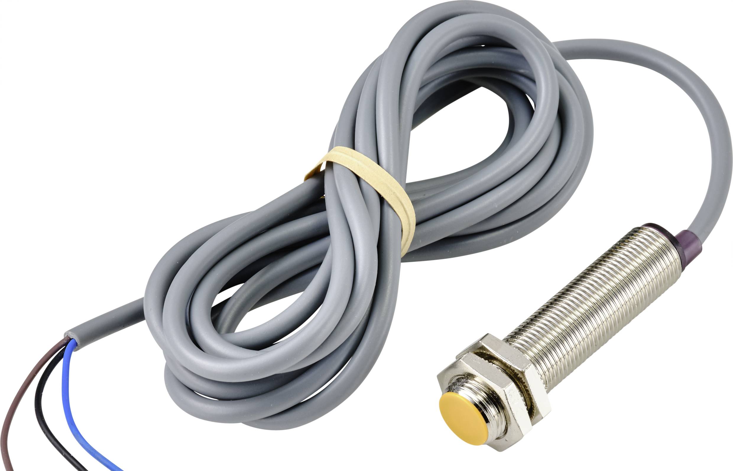 Zylindrischer Sensor mit grauem Kabel und drei Drähten; dient zur Erkennung von Objekten oder Positionen in industriellen Anwendungen.