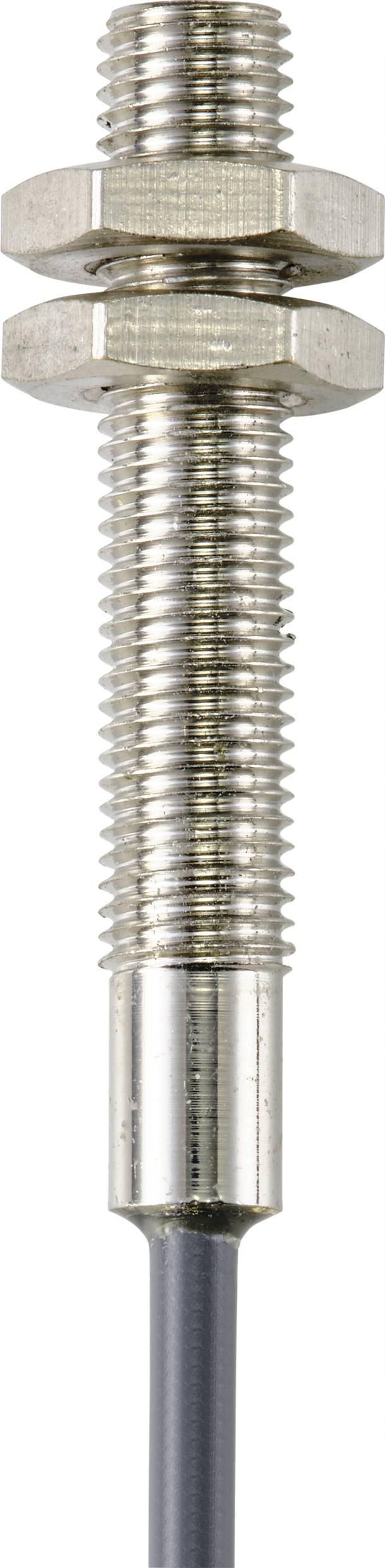 Metallsensor im zylindrischer Form mit Gewinde, Muttern und Kabelanschluss. Geeignet für industrielle Anwendungen.