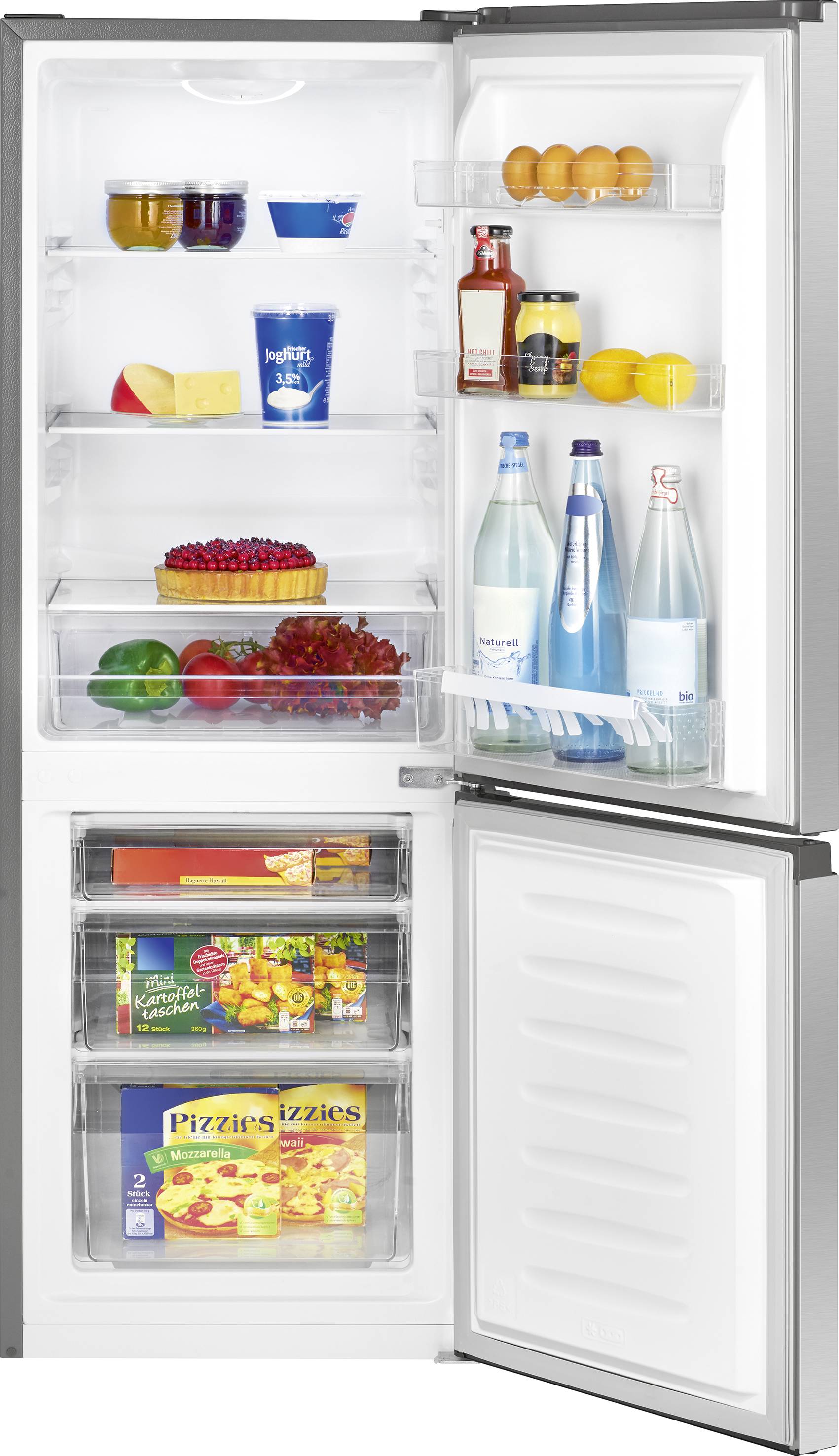 Ein geöffneter Kühlschrank mit Flaschen, Eiern, Obst und Lebensmittelverpackungen in den Tür- und Innenregalen.