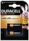 Paket Duracell 2CR5 Lithiumbatterien mit rosa Hasenmaskottchen auf der rechten Seite. Text: „Lange Lebensdauer garantiert".