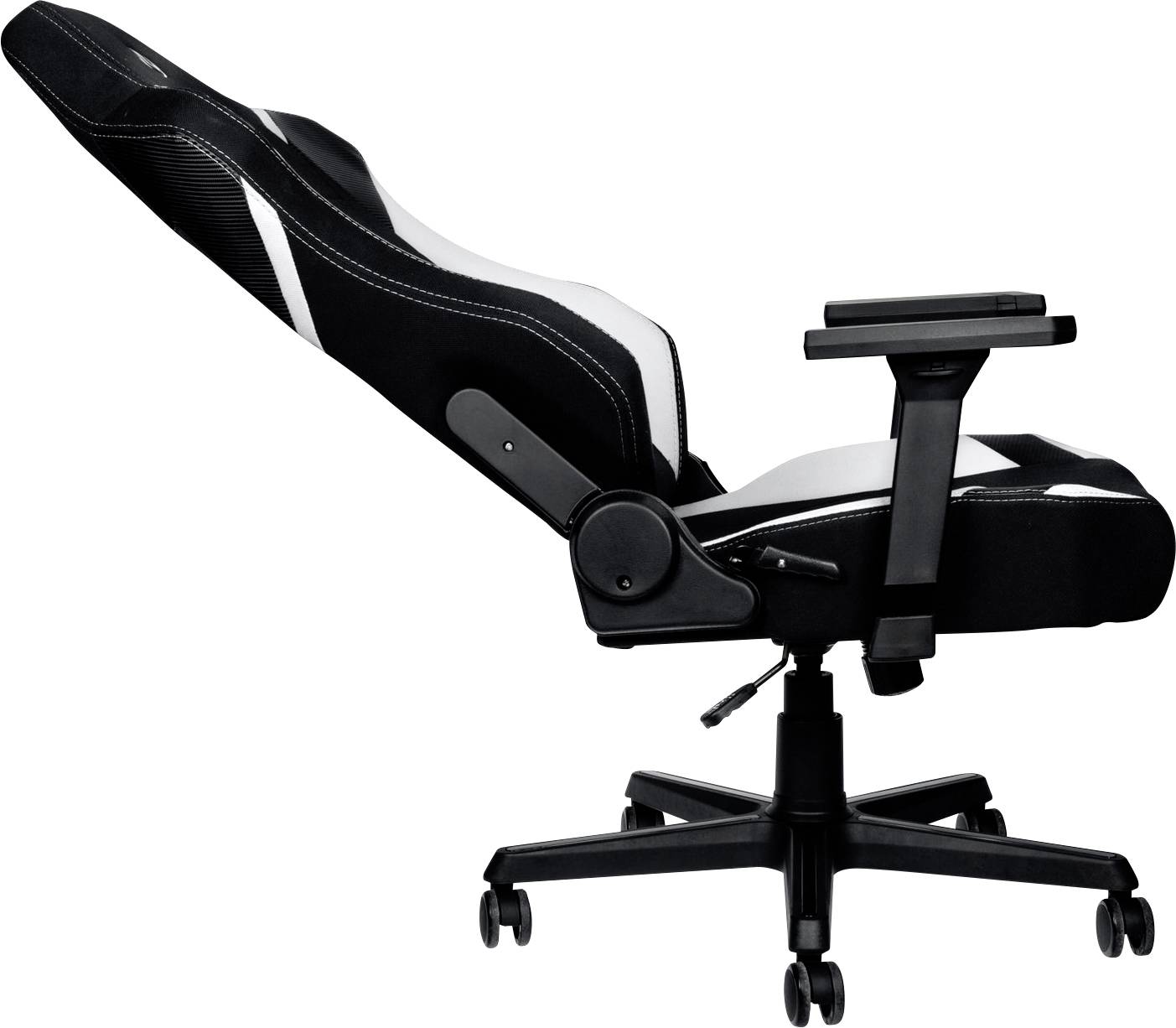 Ein schwarzer Bürostuhl mit Rollen, verstellbaren Armlehnen und Rückenlehne in liegender Position für ergonomischen Komfort.