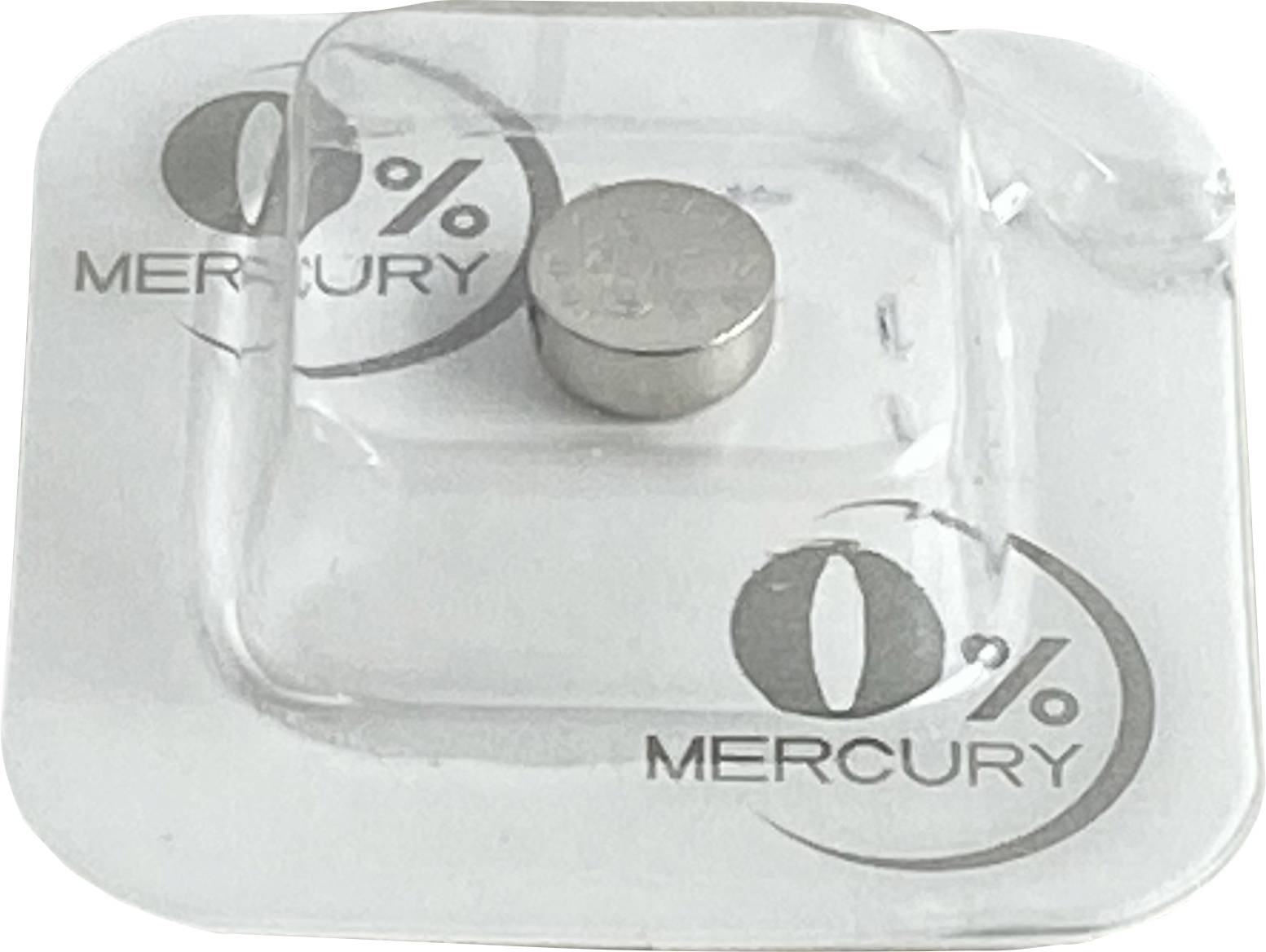 Batterie in Blisterverpackung mit Aufschrift '0% Mercury', die damit wirbt, quecksilberfrei zu sein.