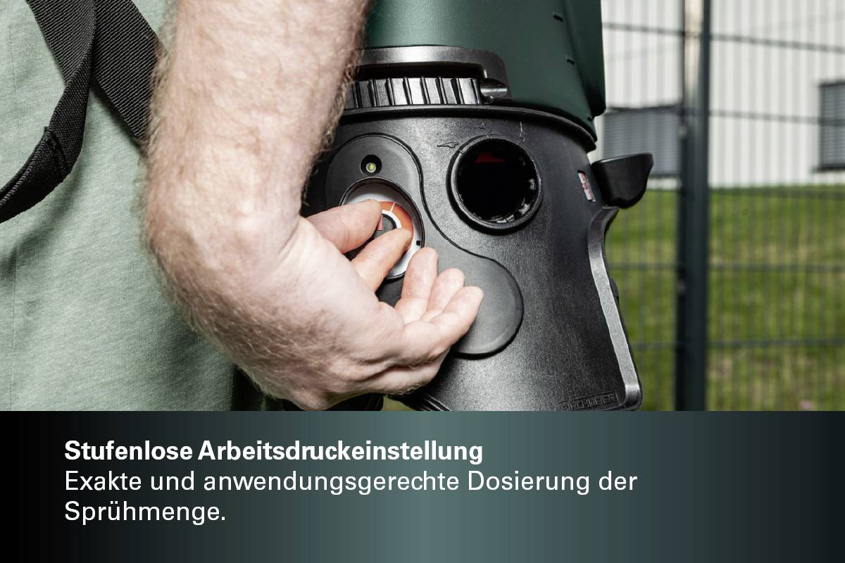 Person hält ein Sprühgerät und stellt mit einem Regler den Arbeitsdruck ein; Text: 'Stufenlose Arbeitsdruckeinstellung. Exakte und anwendungsgerechte Dosierung der Sprühmenge.'