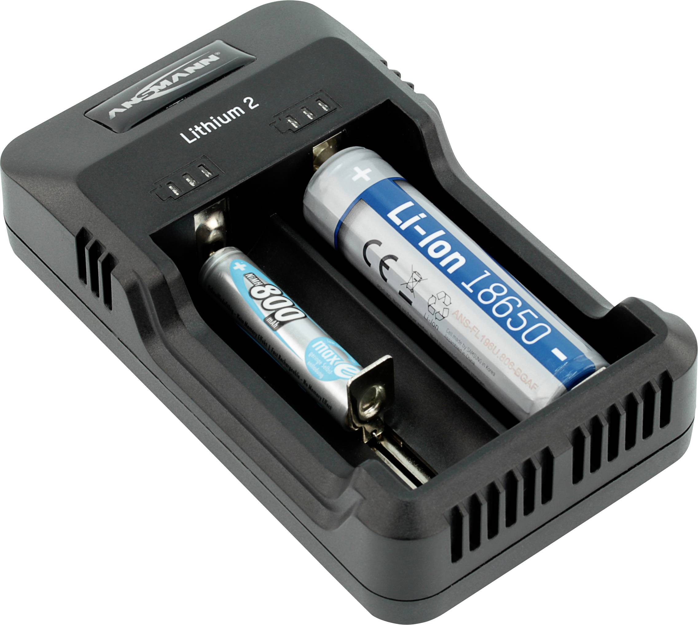 Ein Ladegerät mit zwei Steckplätzen, das eine AA-Batterie und eine 18650 Lithium-Ionen-Batterie lädt.