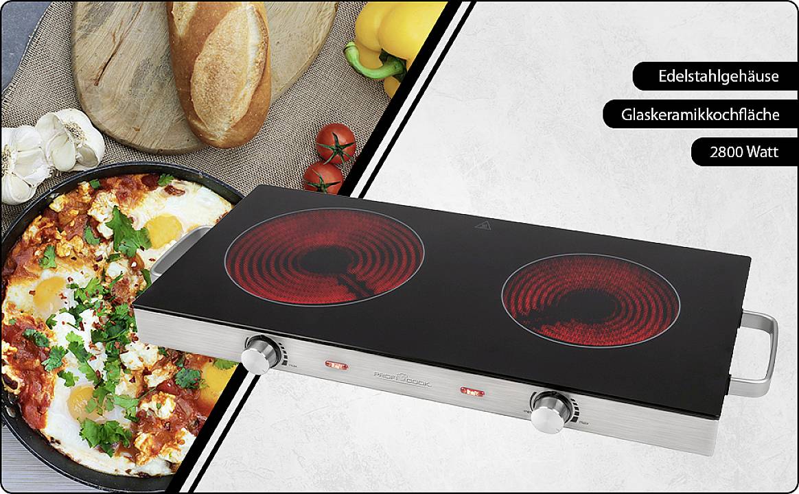 Zwei Glaskeramikkochplatten mit Edelstahlgehäuse, 2800 Watt. Im Hintergrund ein Frühstück mit Brot, Käse, Paprika und einem gebratenen Ei-Gericht.