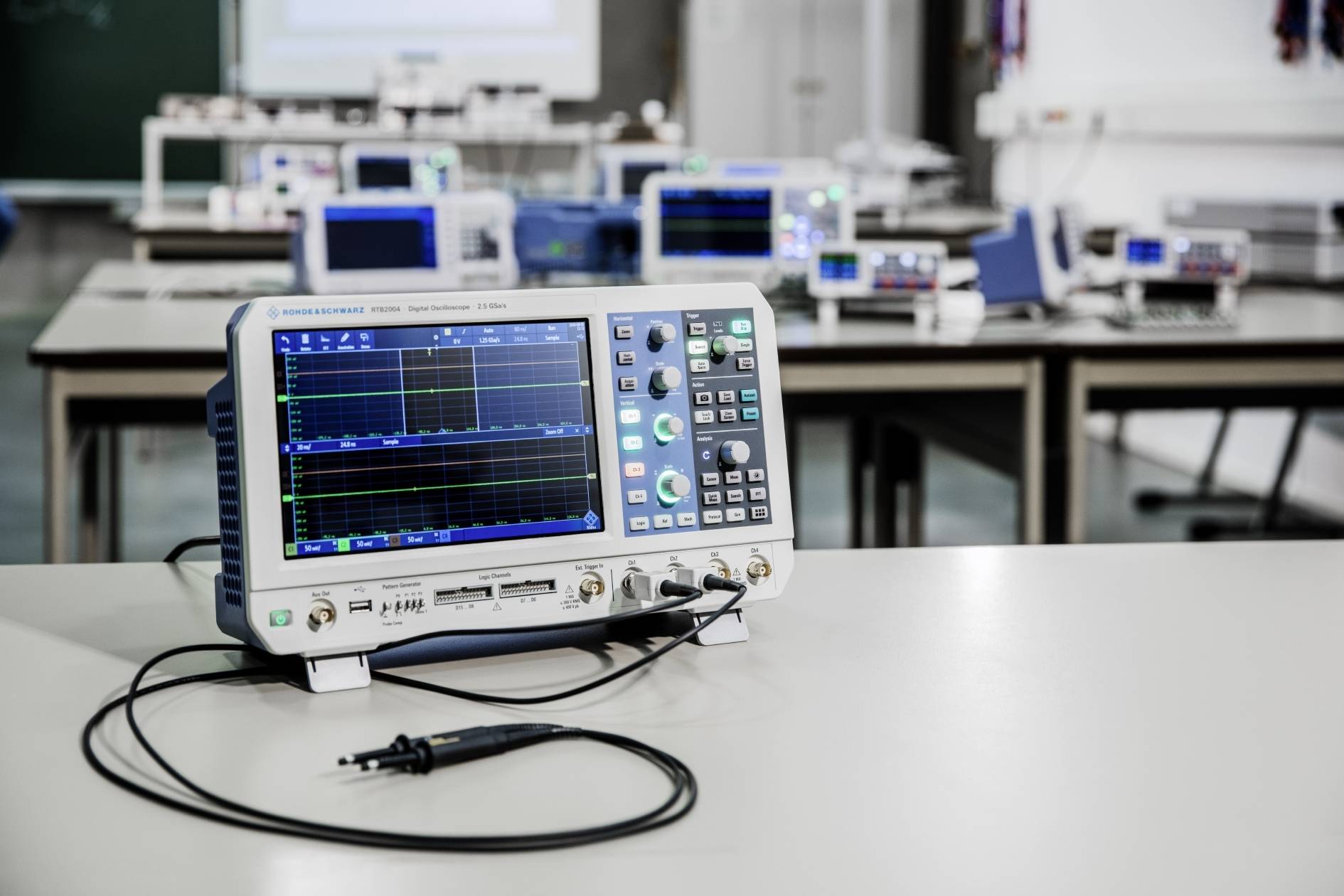 Vier-Kanal Oszilloskop mit 70MHz Bandbreite-1