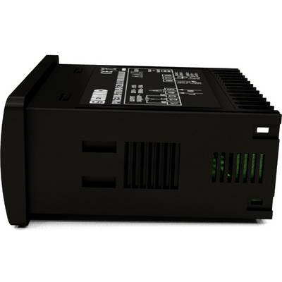 Schwarzes elektronisches Gerät mit Lüftungsschlitzen und technischen Spezifikationen auf der Oberseite. Seitenansicht.