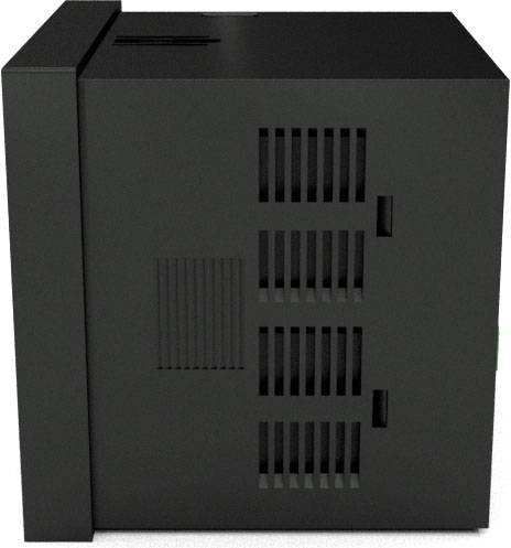 Ein schwarzer Computer- oder Servergehäuse mit Lüftungsschlitzen an den Seiten, stehend auf einer hellen Fläche.