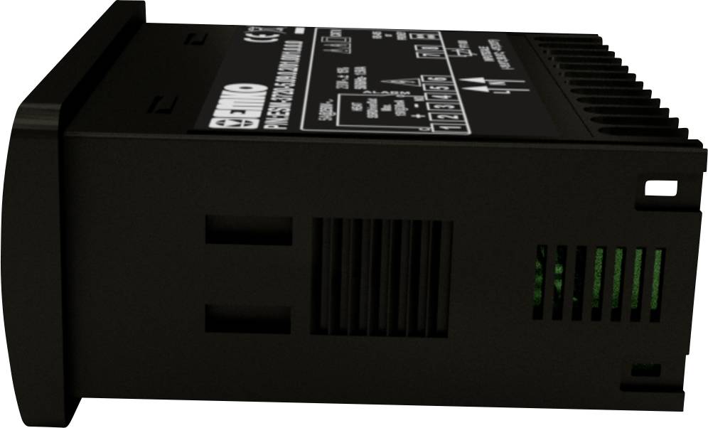 Schwarzes elektrisches Gerät mit Kühlrippen, liegt auf der Seite. Aufdruck oben zeigt technische Spezifikationen und Symbole.