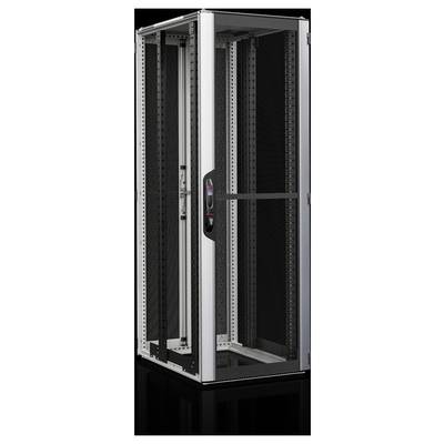 Server-Rack in einem modernen Design, mit Gitternetz für Belüftung und einer Tür mit Schloss. Geeignet für die Unterbringung von Servern.