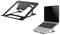 Laptopständer aus Metall, klappbar, zeigt ein geöffnetes Notebook darauf. Fördert ergonomisches Arbeiten durch Anheben des Laptops.
