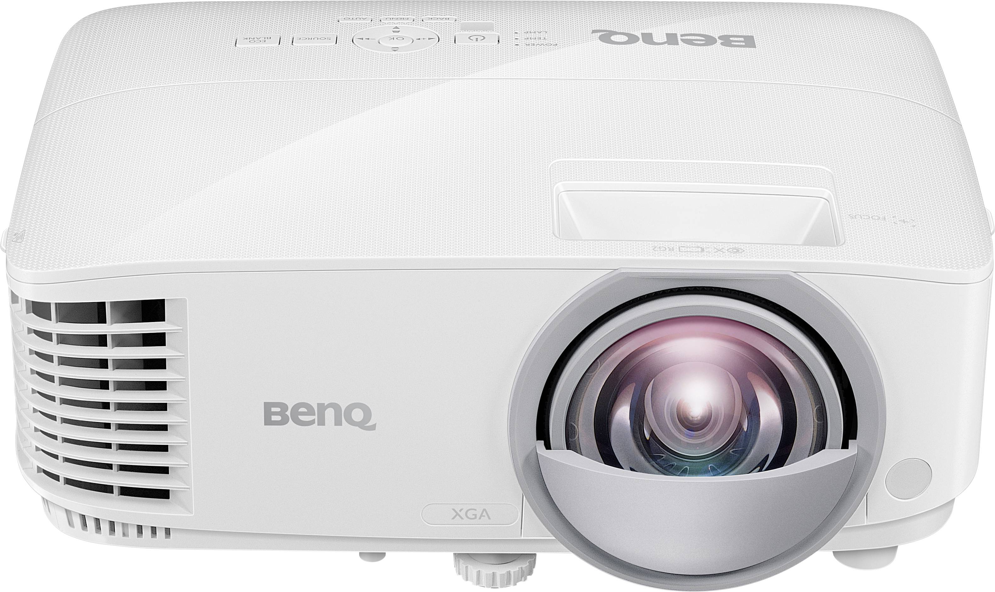 Ein weißer BenQ-Projektor frontalansicht mit sichtbar großer Linse und Lüftungsschlitzen links, geeignet für Präsentationen.