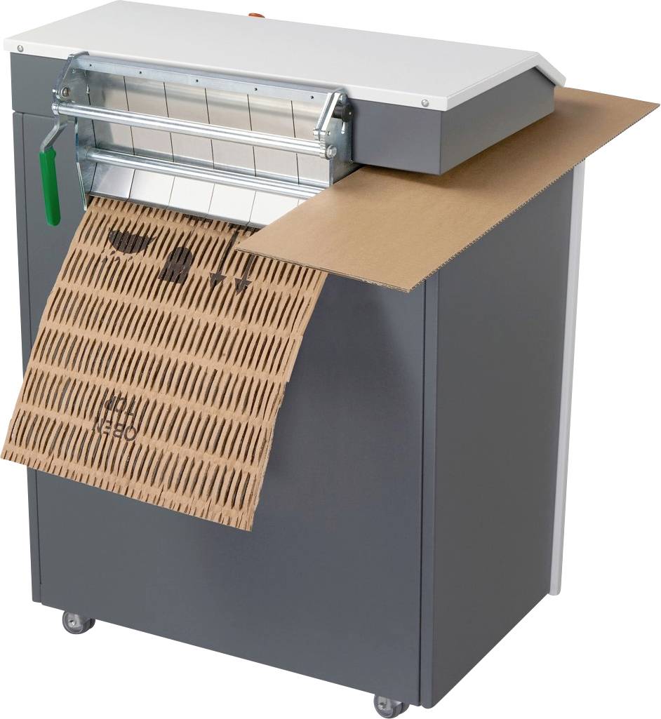 Ein elektrisches Gerät schreddert Karton zu Verpackungsmaterial. Das Gerät hat ein graues Gehäuse, Rollen und eine grüne Hebelvorrichtung.