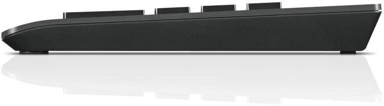 Seitliche Ansicht einer schwarzen Computertastatur, flaches und schlankes Design, auf einer reflektierenden Oberfläche.