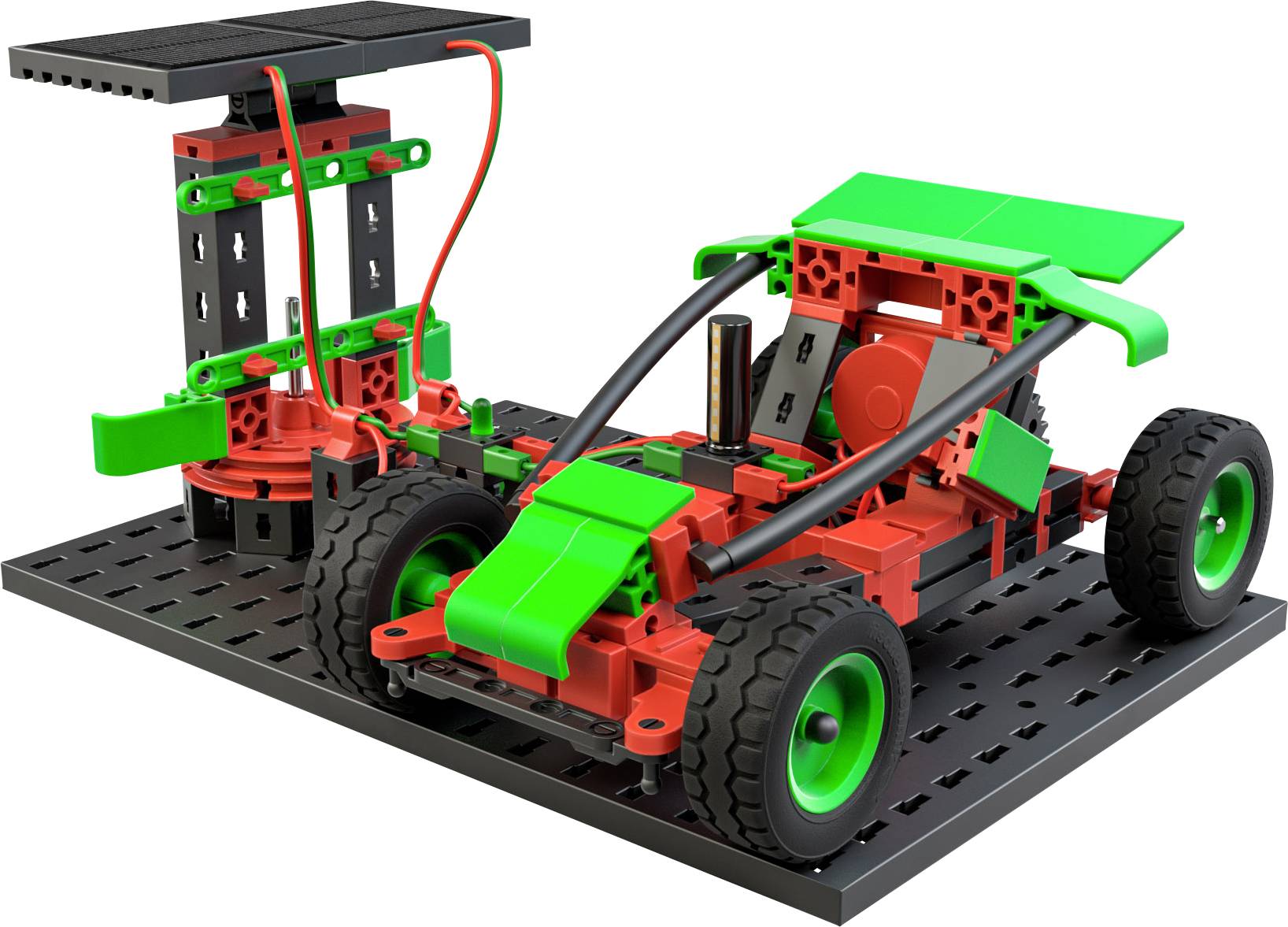Ein Modellbauauto mit roten, grünen und schwarzen Teilen auf einer schwarzen Plattform. Es ist mit Kabeln und einem Solarpanel ausgestattet.