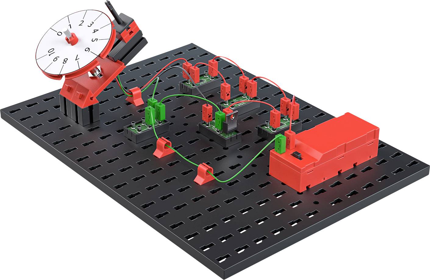 Eine experimentelle Schaltung auf einer Lochplatte mit Kabeln, Widerständen und einem Messgerät links. Demonstriert elektrischen Aufbau.