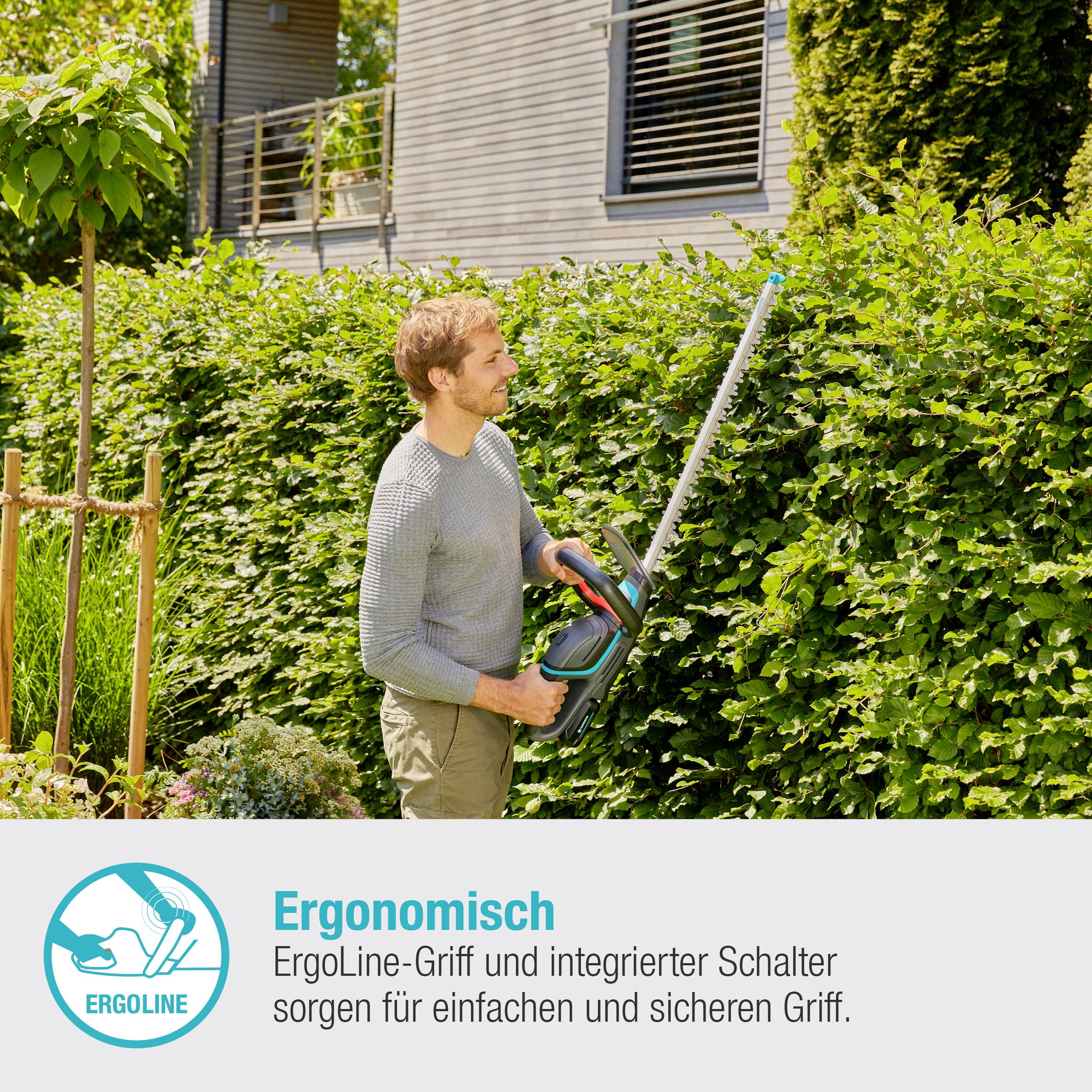 Ein Mann schneidet eine Hecke mit einem elektrischen Heckenschneider in einem Garten. Text darunter: 'Ergonomisch: ErgoLine-Griff und integrierter Schalter sorgen für sicheren Griff.'