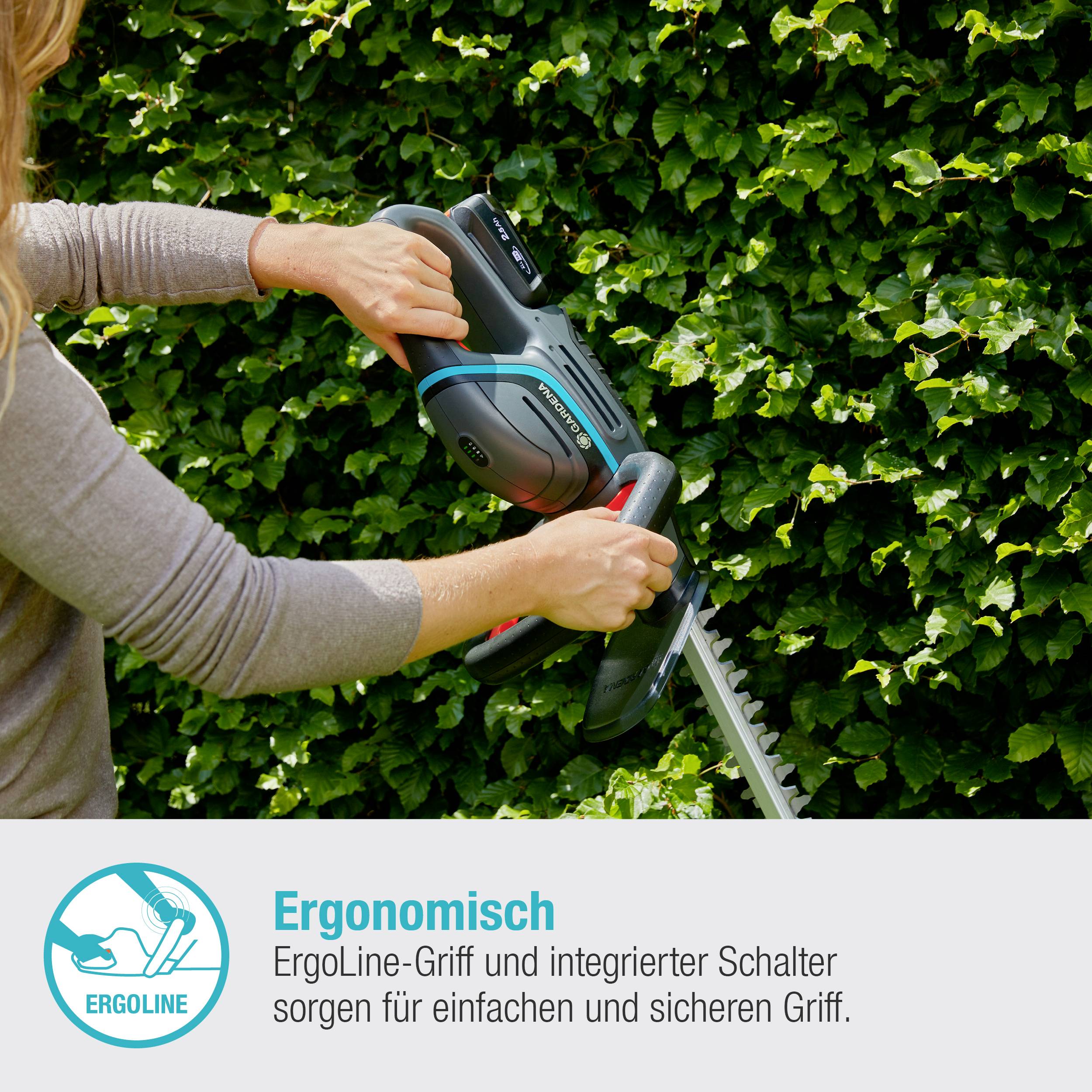 Frau schneidet mit ergonomischer Heckenschere eine Hecke. Text: 'Ergonomisch – ErgoLine-Griff und integrierter Schalter für sicheren Griff.'