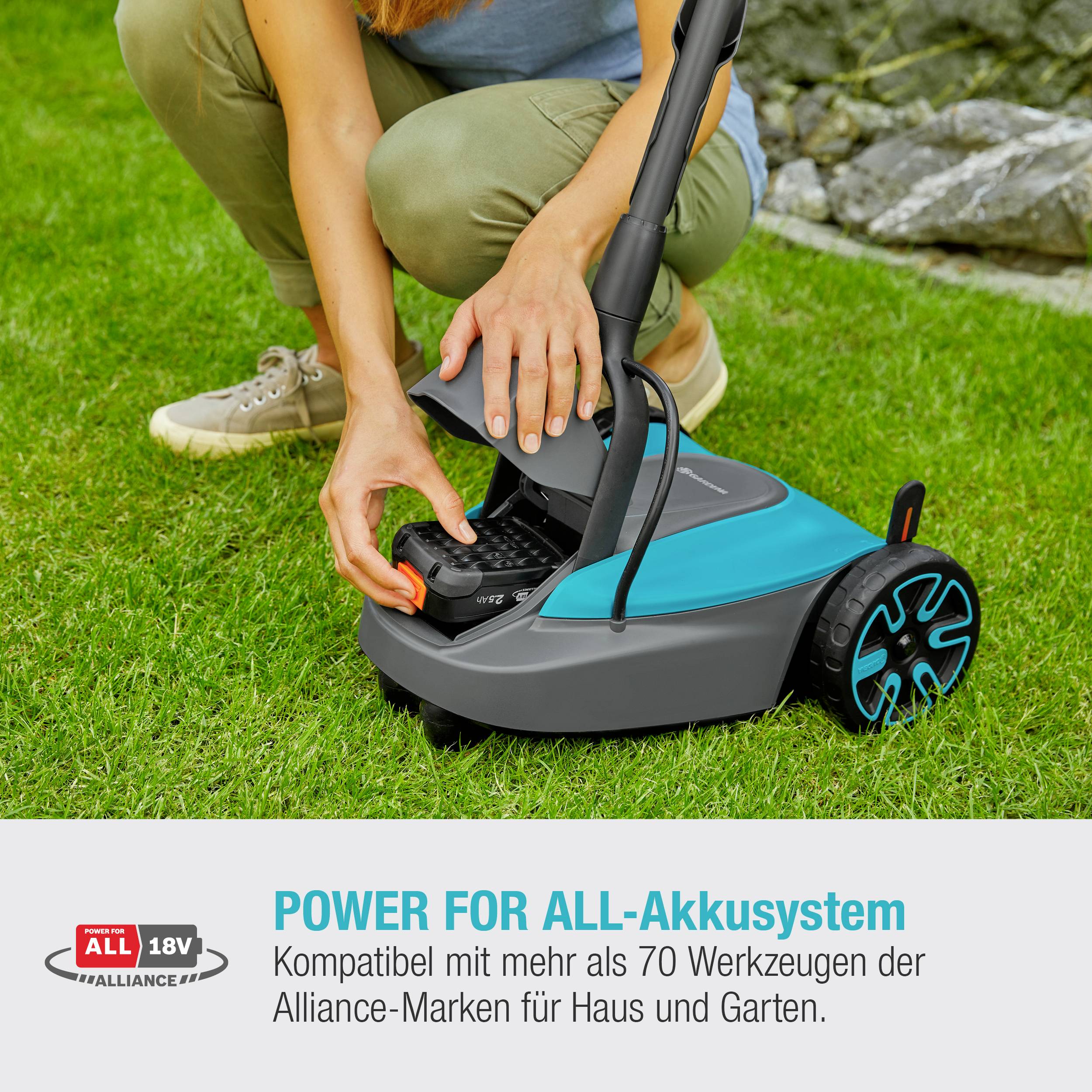 Eine Person setzt einen Akku in einen kabellosen Rasenmäher ein. Darunter steht: 'Power for All-Akkusystem' und 'Kompatibel mit über 70 Marken'.