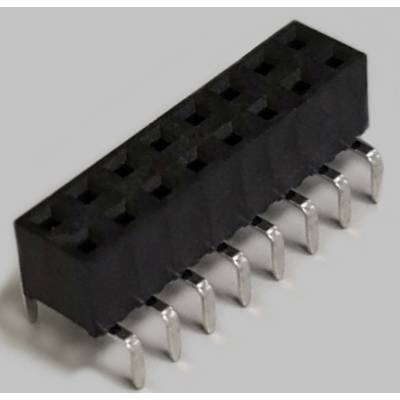 Ein schwarzer, rechteckiger elektronischer Steckverbinder mit mehreren Metallpins, die nach unten gerichtet sind.