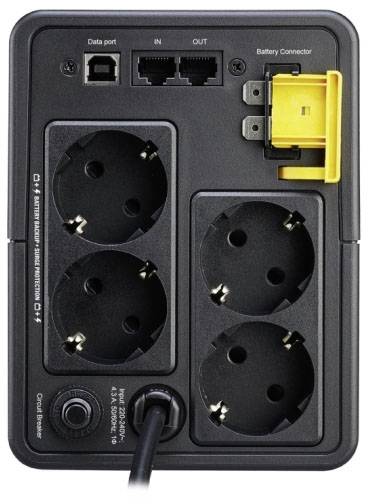 Rückseite einer unterbrechungsfreien Stromversorgung (USV) mit vier Steckdosen, Daten- und Batterieanschlüssen.