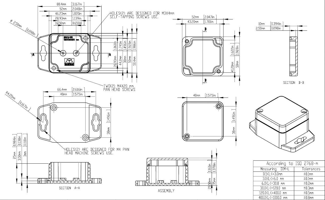 Technische Zeichnung einer quadratischen Abdeckung mit verschiedenen Ansichten, Bemaßungen und Materialangaben gemäß ISO 2768mK.