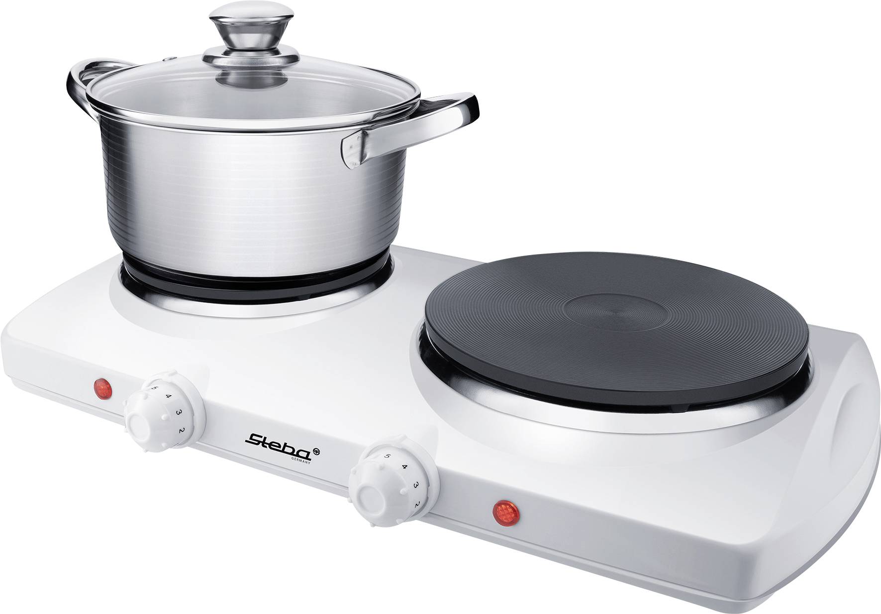 Ein weißer Doppelkochfeld-Plattenwärmer, links mit einem Edelstahl-Topf mit Deckel und rechts mit einer leeren Kochplatte.
