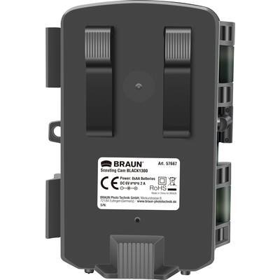 Rückseite einer schwarzen Wildkamera mit zwei Befestigungsklemmen und einem Etikett mit technischen Details und Herstellerinformationen.