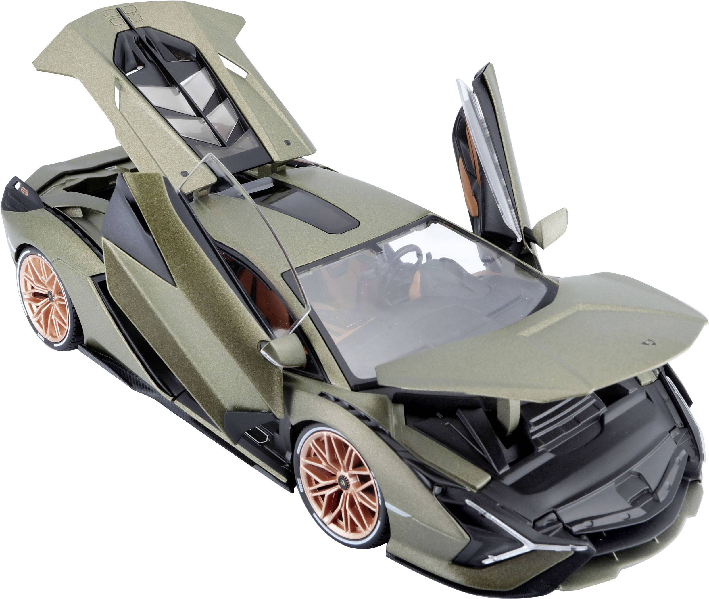 Ein Modellauto im Maßstab mit geöffneten Scherentüren und Motorhaube. Das Auto hat eine grüne Karosserie und orangefarbene Räder.
