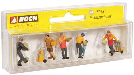 Eine Verpackung mit Miniaturfiguren von Paketlieferanten in verschiedenen Aktionsposen. Enthält im Hintergrund gelbe und rote Farbdetails.