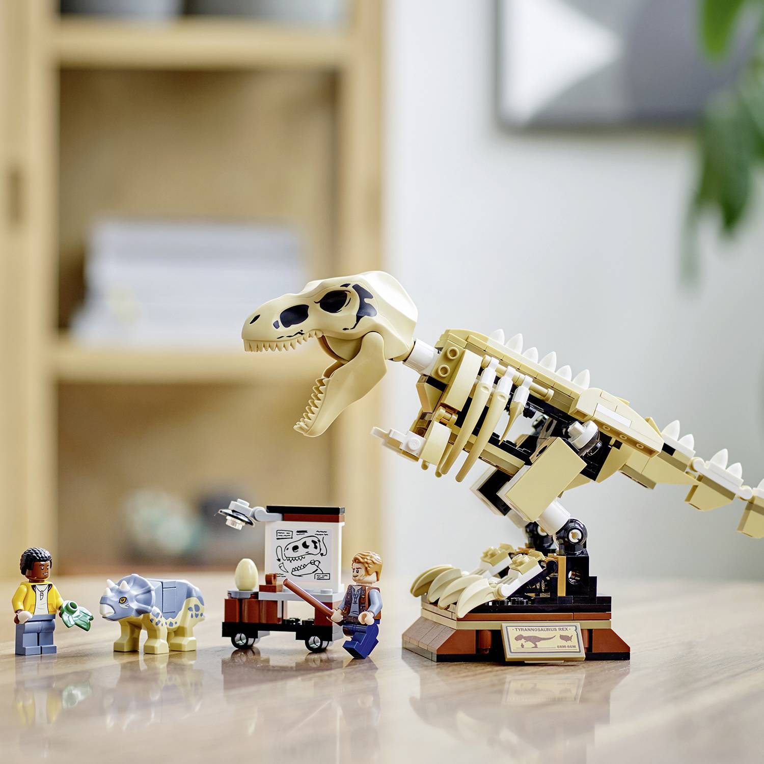 LEGO® Jurassic World™ T. Rex-Skelett in der Fossilienausstellung 76940-1