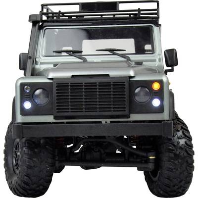 Geländewagen in Frontalansicht, robustes Design mit großen Reifen. Hauptscheinwerfer sind eingeschaltet.