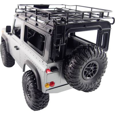 Ein graues Modellauto eines Geländewagens mit Reserveradhalterung hinten und Dachträger. Das Design zeigt robuste Outdoor-Elemente.